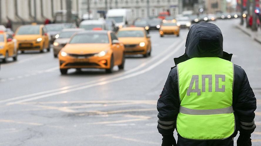 Принят закон, регулирующий работу такси