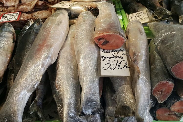 Цены во Владивостоке на основные виды рыбопродукции не растут либо снижены